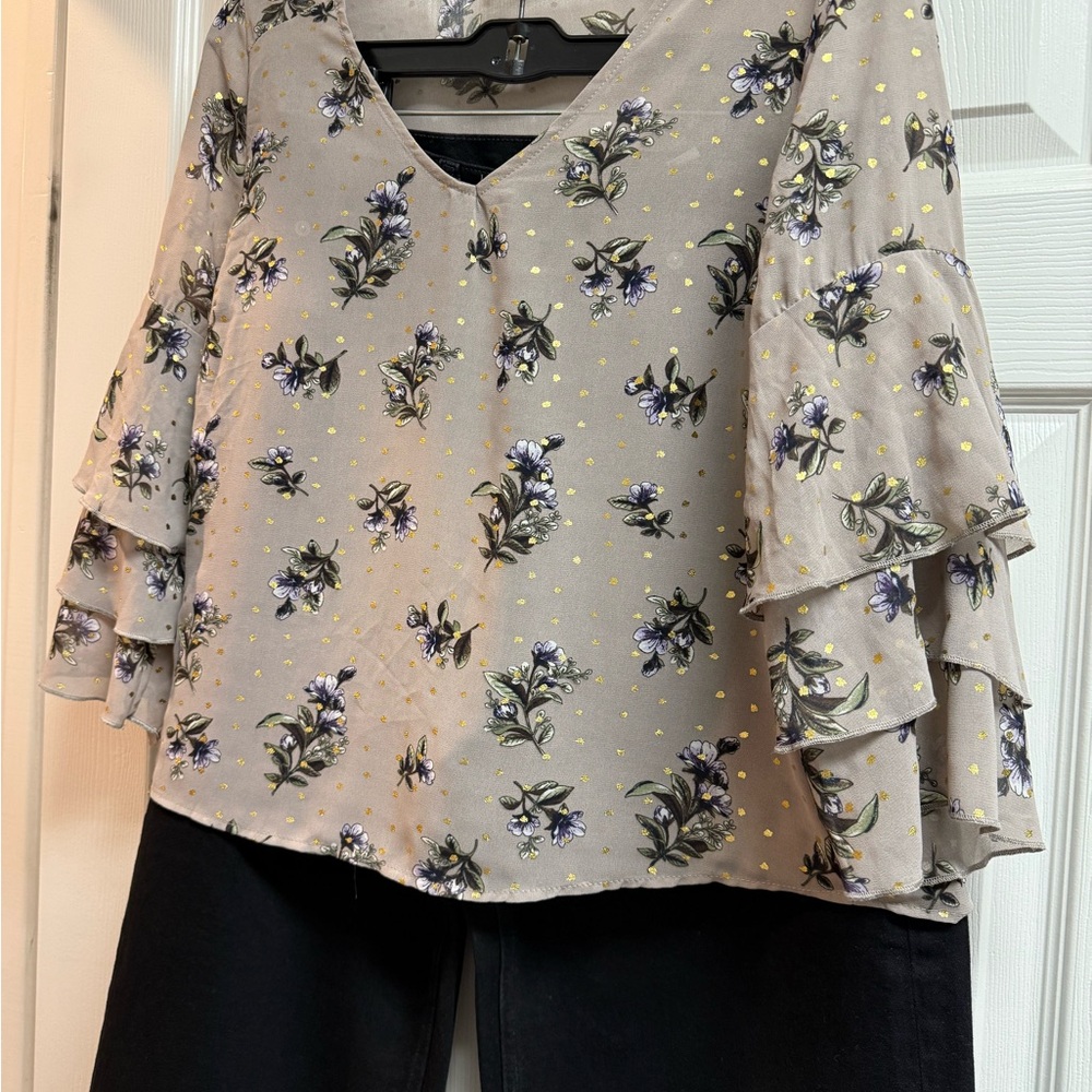 URBAN Romantics Gray Floral Ruffle Blouse with gold specks